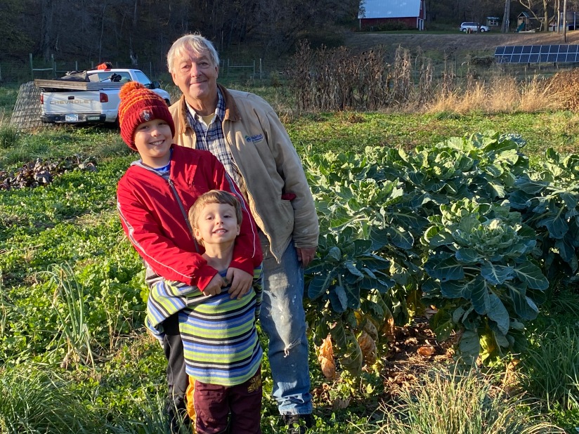 More family members posing in the farm field in the fall.